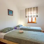 Prázdninový dům Stunning In Poljaki *
