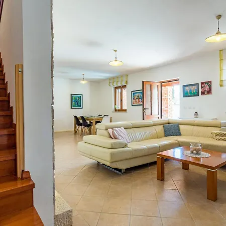Prázdninový dům Stunning In Poljaki Rovinj